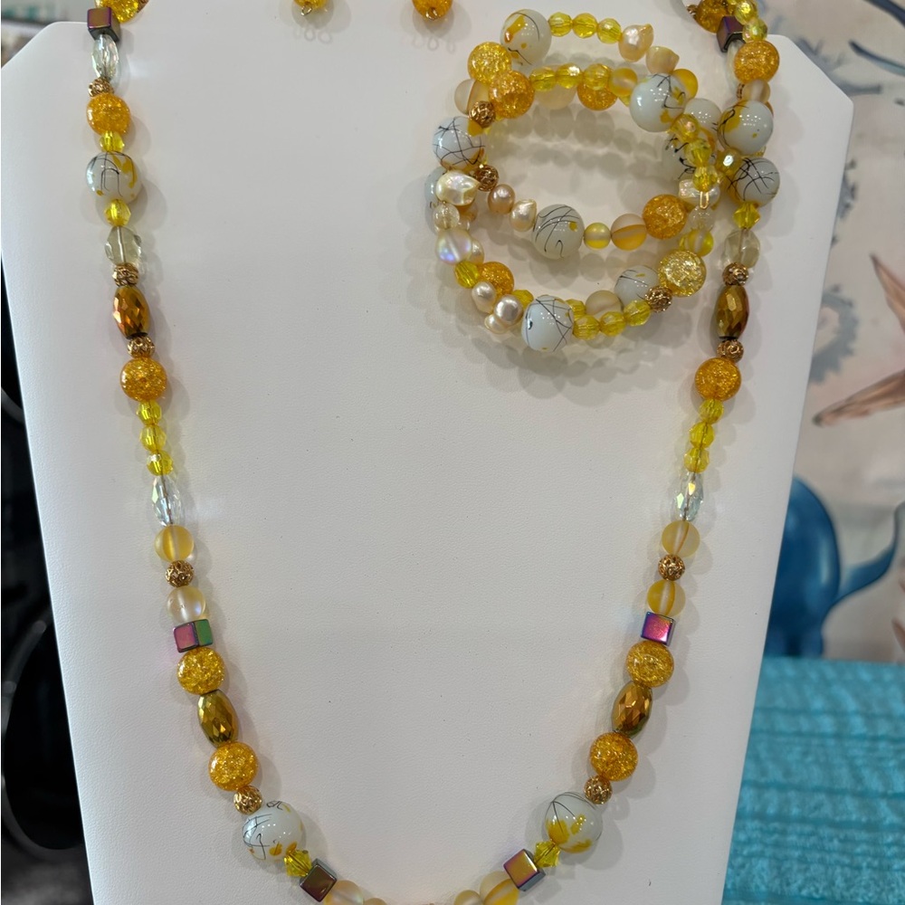 Elegant Yellow Beaded Necklace, Bracelet and Earrings Set